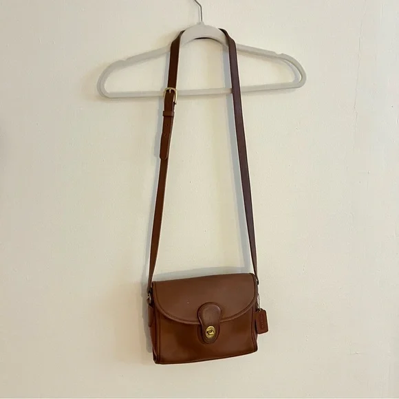 Vintage Coach Devon Tan Leather Crossbody Bag 9908 - Picture 2 of 9